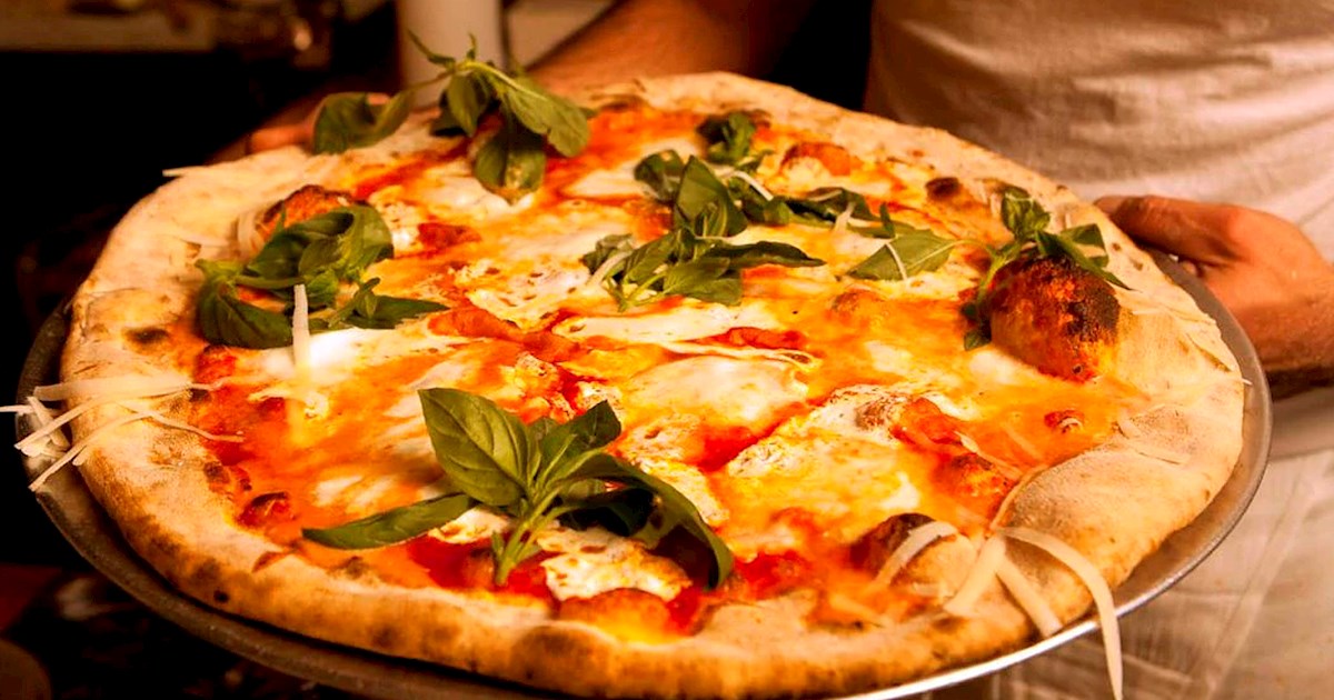 New York-Style Pizza In Lucali | TasteAtlas | Recommended authentic