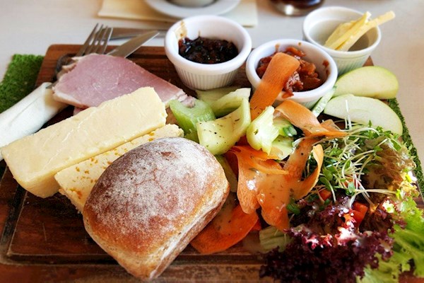 Where to Eat the Best Ploughman's Lunch in the World? | TasteAtlas