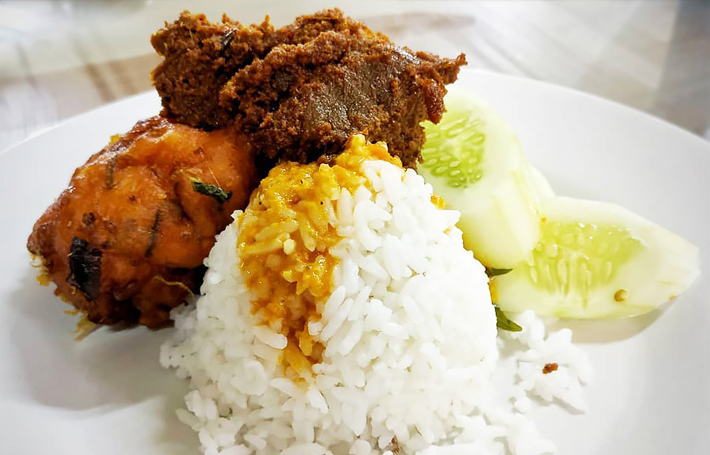 Rendang In Rumah Makan Simay | TasteAtlas | Recommended Authentic ...