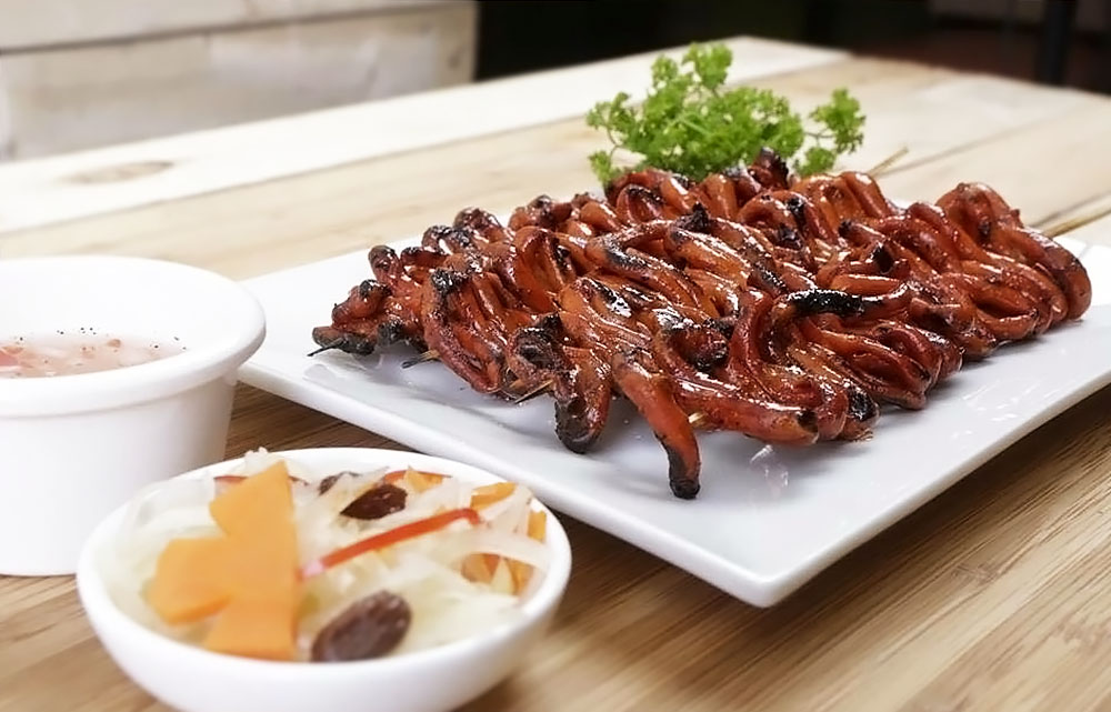 isaw-traditional-offal-dish-from-philippines-southeast-asia