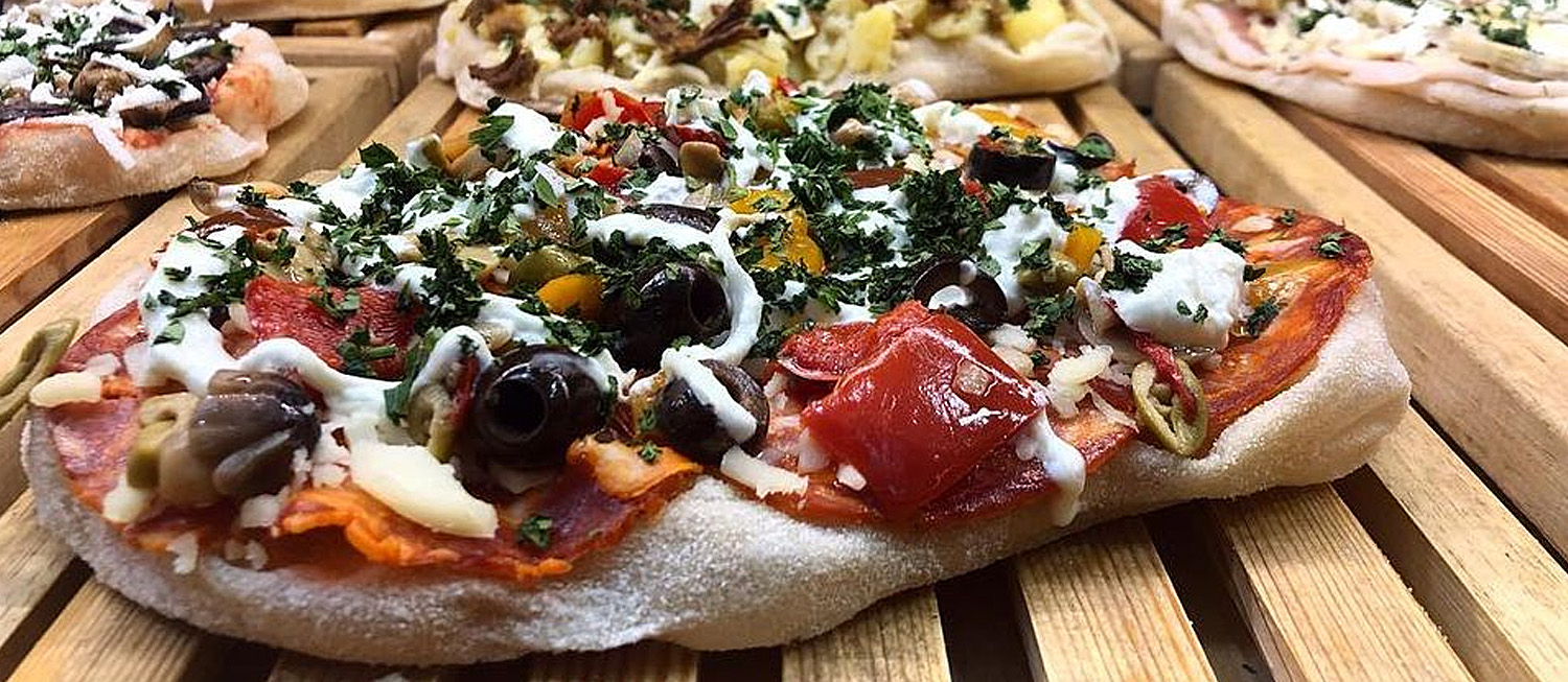 pinsa-romana-traditional-pizza-from-rome-italy
