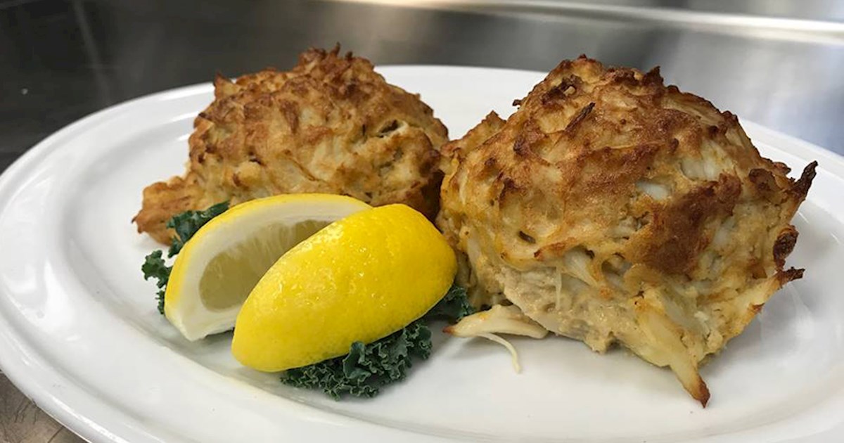 Maryland Crab Cakes In G&M Restaurant | TasteAtlas | Recommended