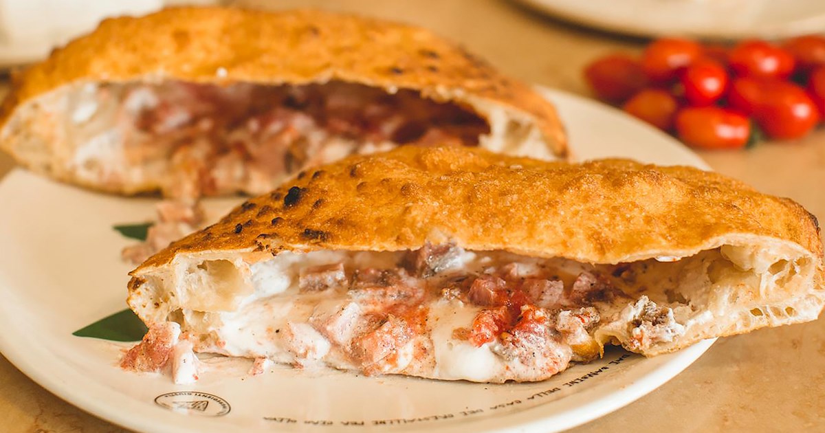 Pizza Fritta In Pizzeria Ciro Oliva TasteAtlas authentic restaurants
