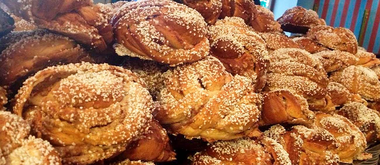 Kanelbulle In Café Saturnus | TasteAtlas | Recommended authentic ...