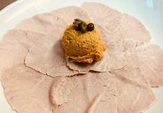 Vitello tonnato spécialité du Piémont en assiette individuelle 250 g