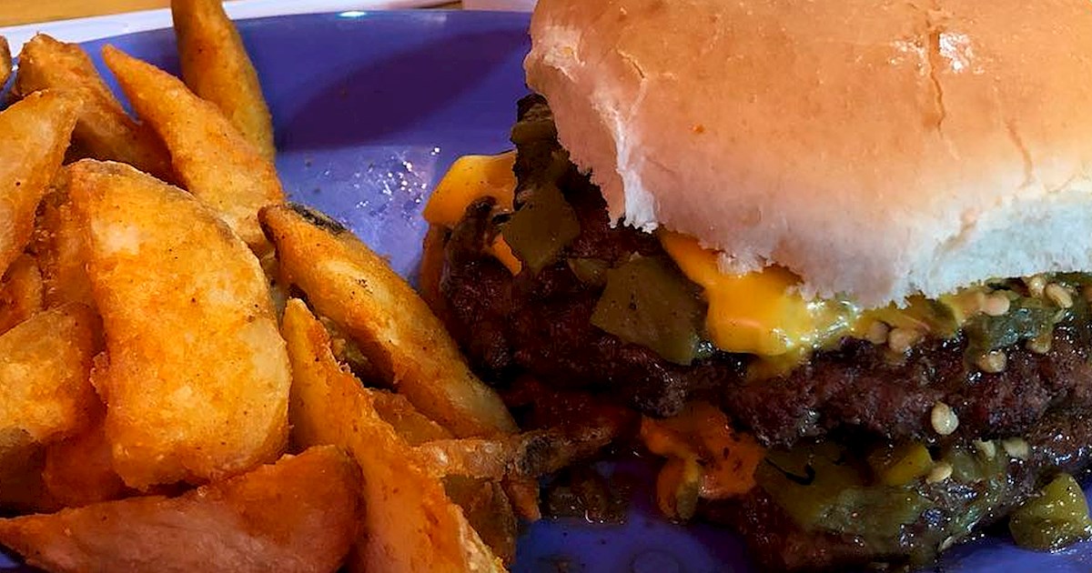 Green Chile Cheeseburger In Sparkys Tasteatlas Recommended Authentic Restaurants