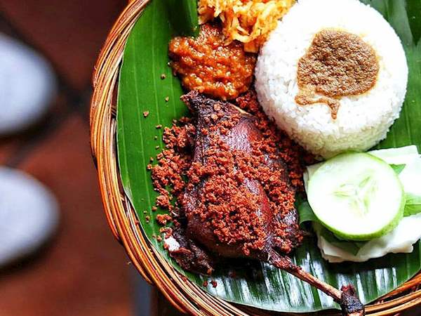 Bebek Goreng In Bebek Malio Tasteatlas Recommended Authentic Restaurants Bebek Goreng In Bebek Malio Tasteatlas Recommended Authentic Restaurants