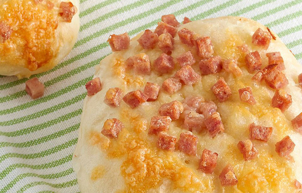 Cheese And Bacon Roll Traditional Snack From Australia TasteAtlas