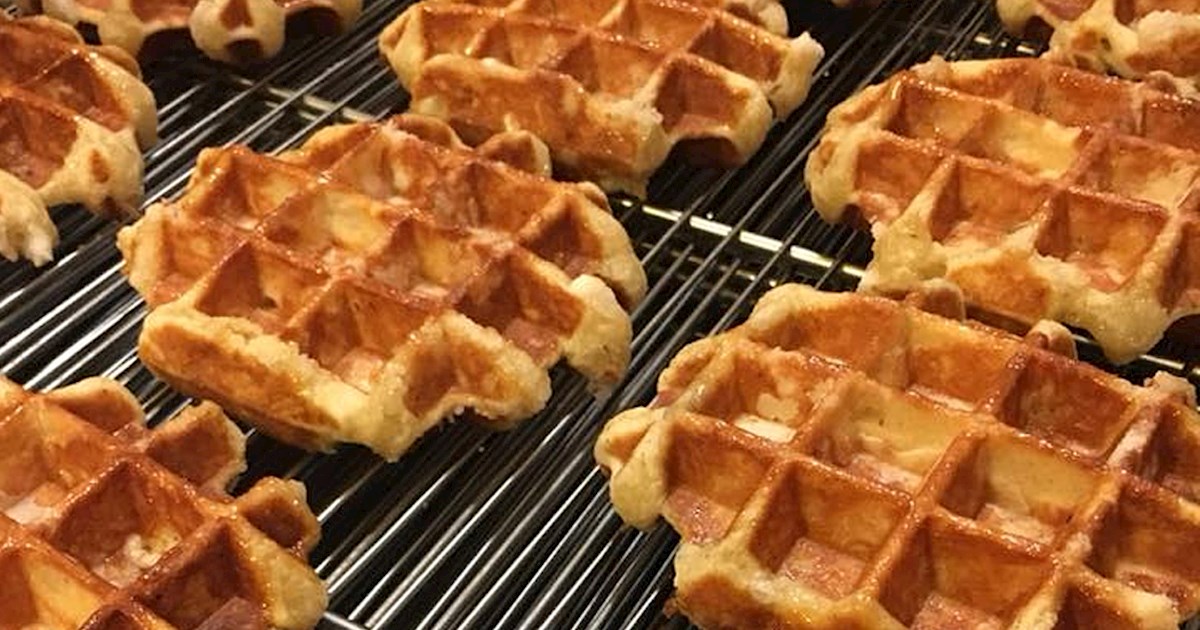 Liège Waffle In Une Gaufrette Saperlipopette | TasteAtlas | Recommended ...