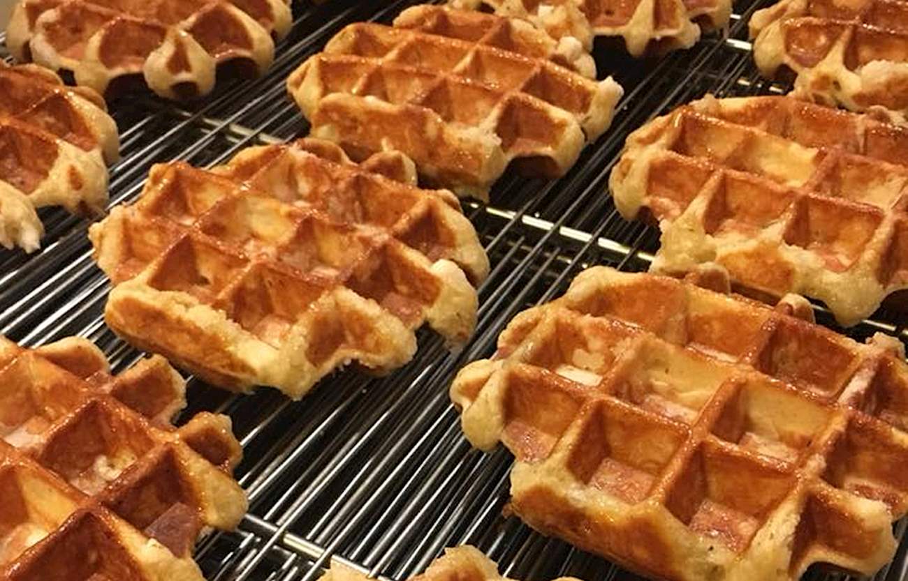 Liège Waffle In Une Gaufrette Saperlipopette TasteAtlas