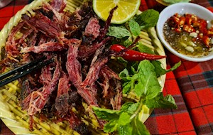 Thịt trâu gác bếp