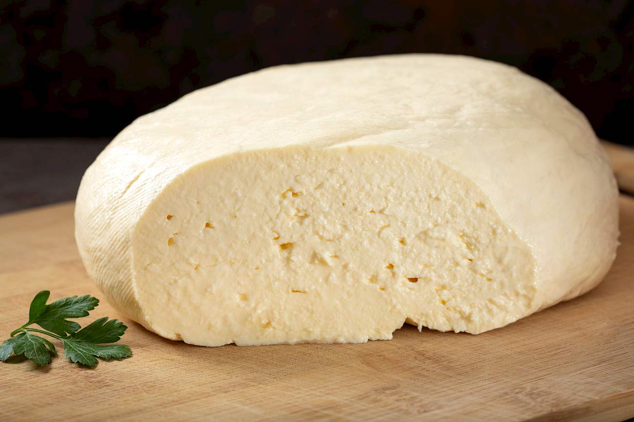 4 Most Popular Romanian Raw Milk Cheeses