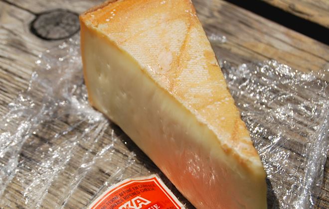 canadian-cheeses-31-cheese-types-in-canada-tasteatlas