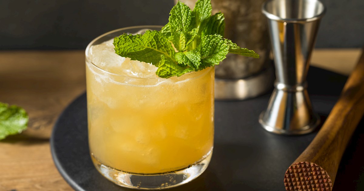 Whiskey Smash | Local Cocktail From New York City, United States of America