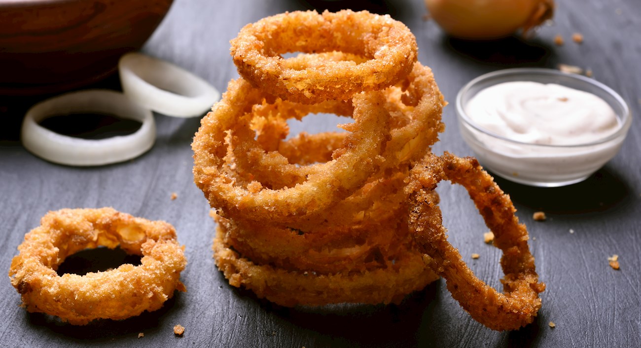 Southern-Style Onion Rings Authentic Recipe | TasteAtlas