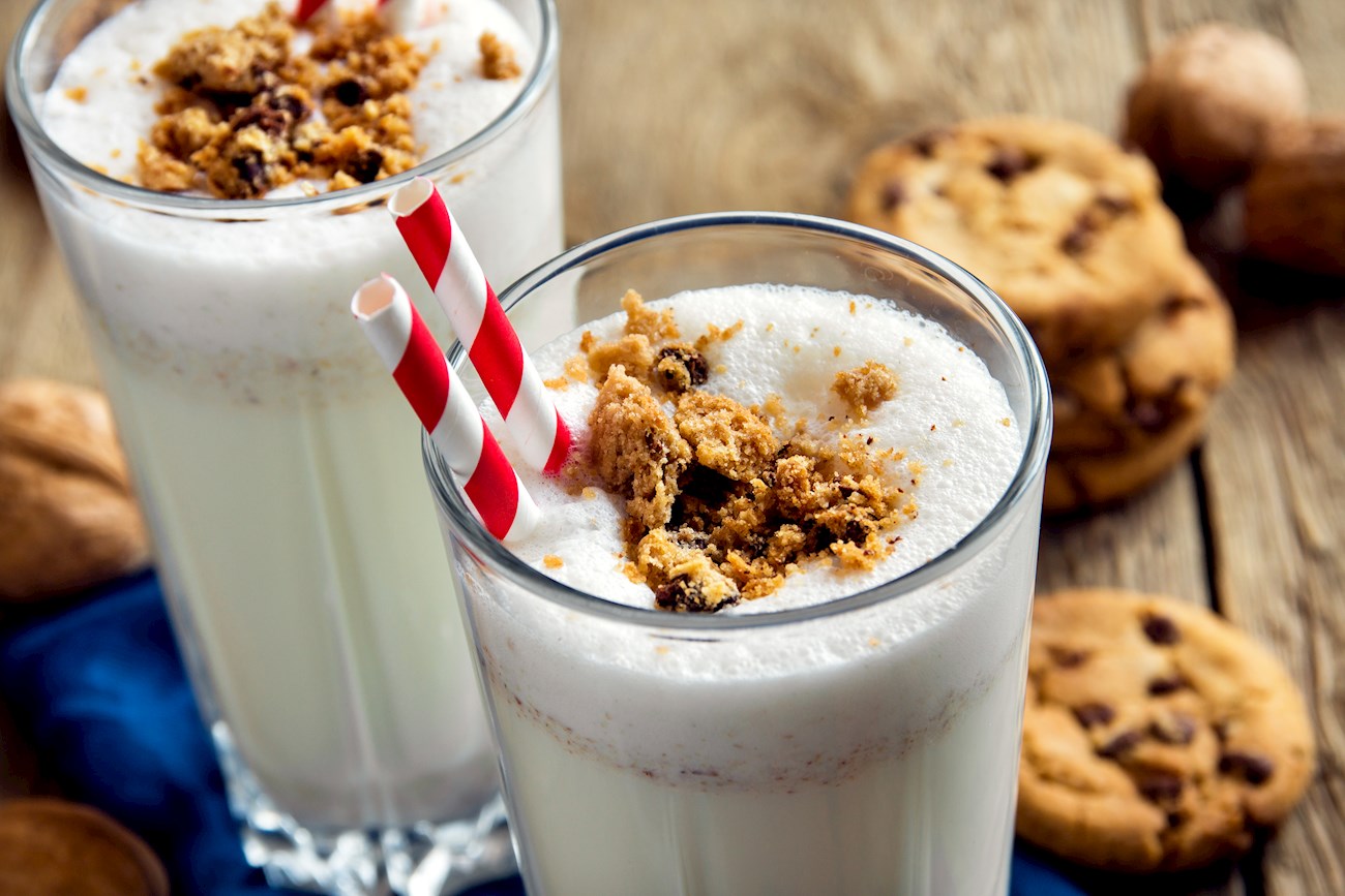Chocolate Chip Cookie Milkshake With Irish Cream Liqueur Authentic Recipe TasteAtlas