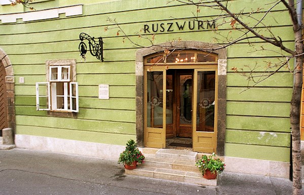 Ruszwurm Cukrászda | TasteAtlas | Recommended authentic restaurants