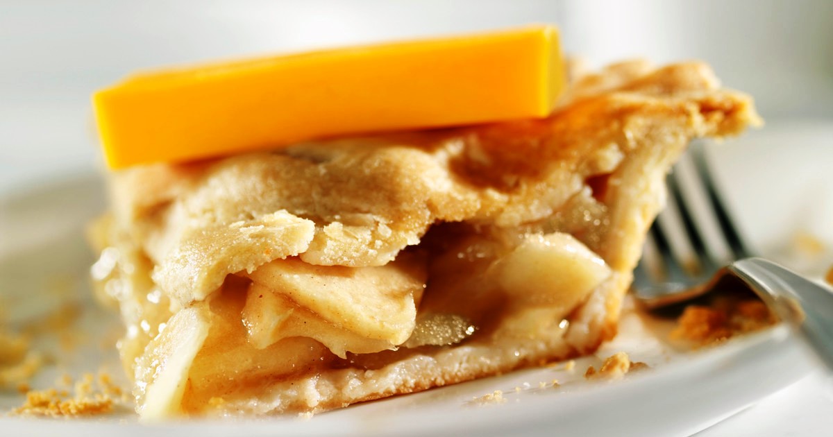 Cheddar Cheese Apple Pie | Traditional Sweet Pie From New England ...